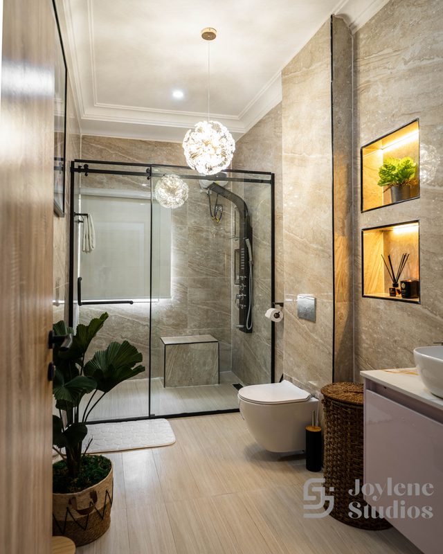 Bathroom by Joylene Studios, photo 1 of 10
