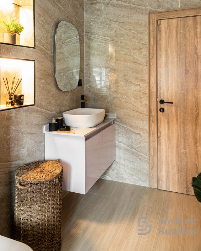 Bathroom by Joylene Studios, photo 3 of 10
