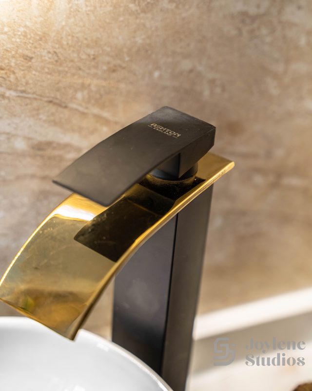 Bathroom by Joylene Studios, photo 8 of 10