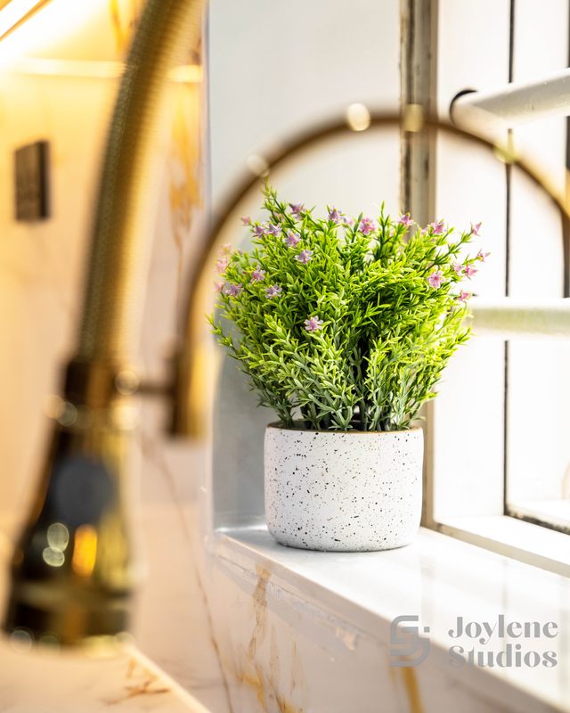 Kitchen by Joylene Studios, photo 5 of 18